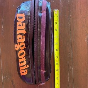 Patagonia Black Hole Bag, Small Deep Plum
